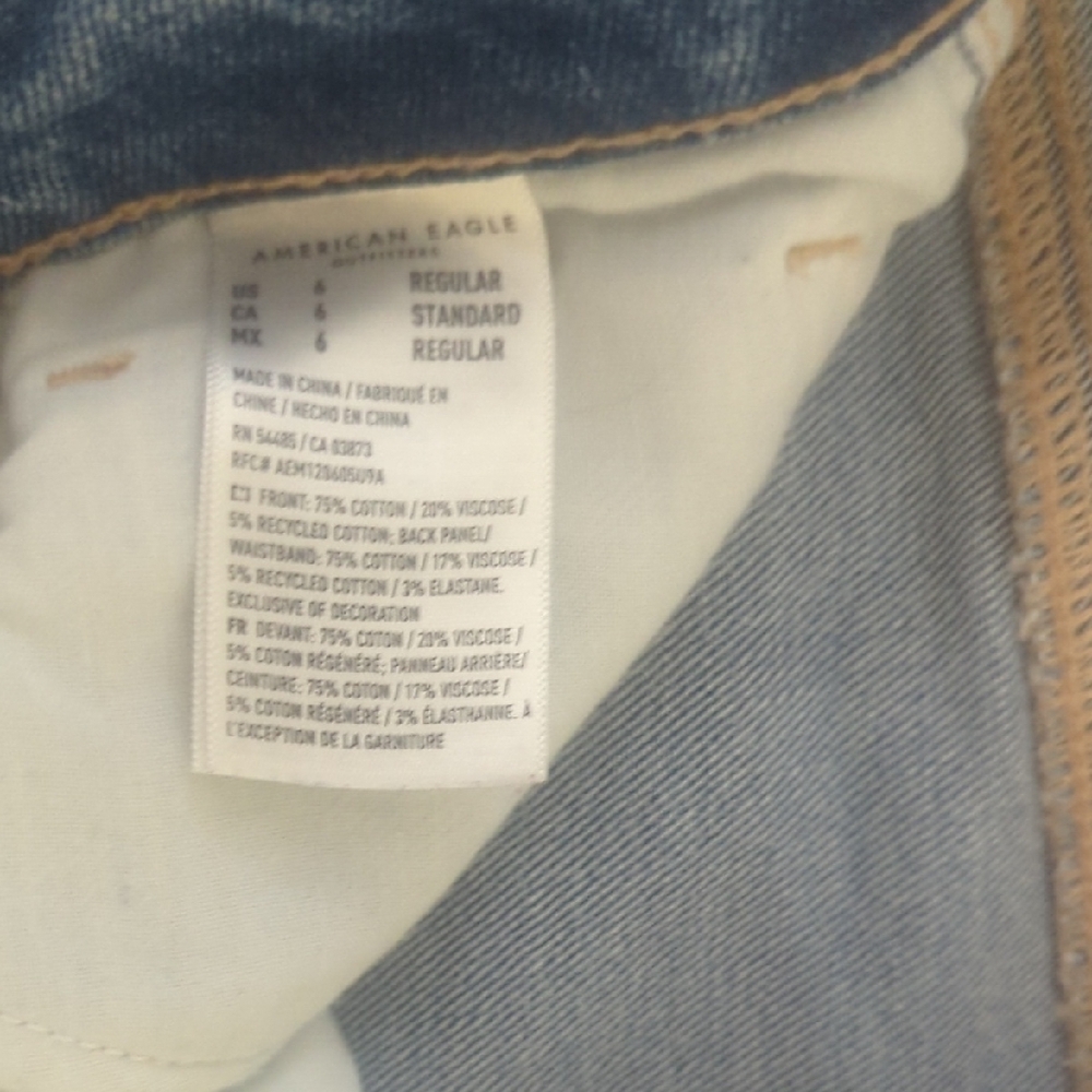 American Eagle Outfitters Light Blue Distressed Boyfriend Jeans - Picture 5 of 8